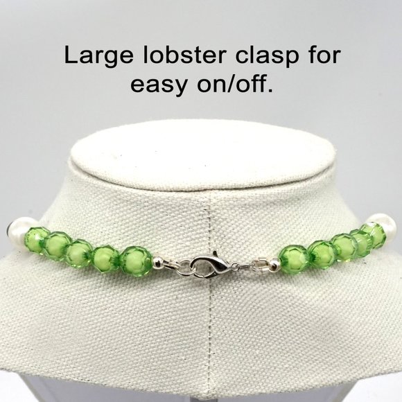 Necklace with Duo Tones in Green. - Picture 4 of 4